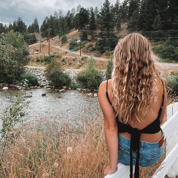 Meet your Posher, Julie - Picture 1 of 1